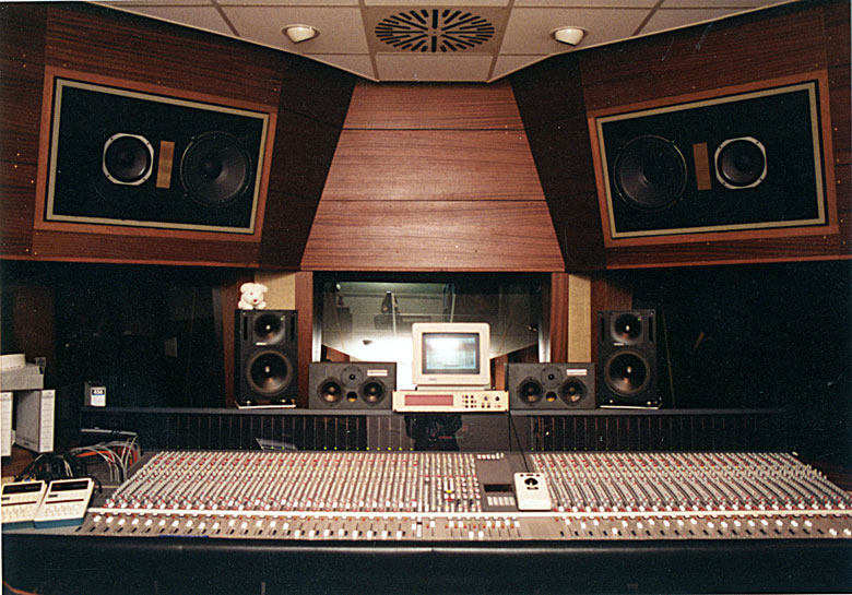 Mixing Console 5MT-S/48 with AT Master Block and Console Automation